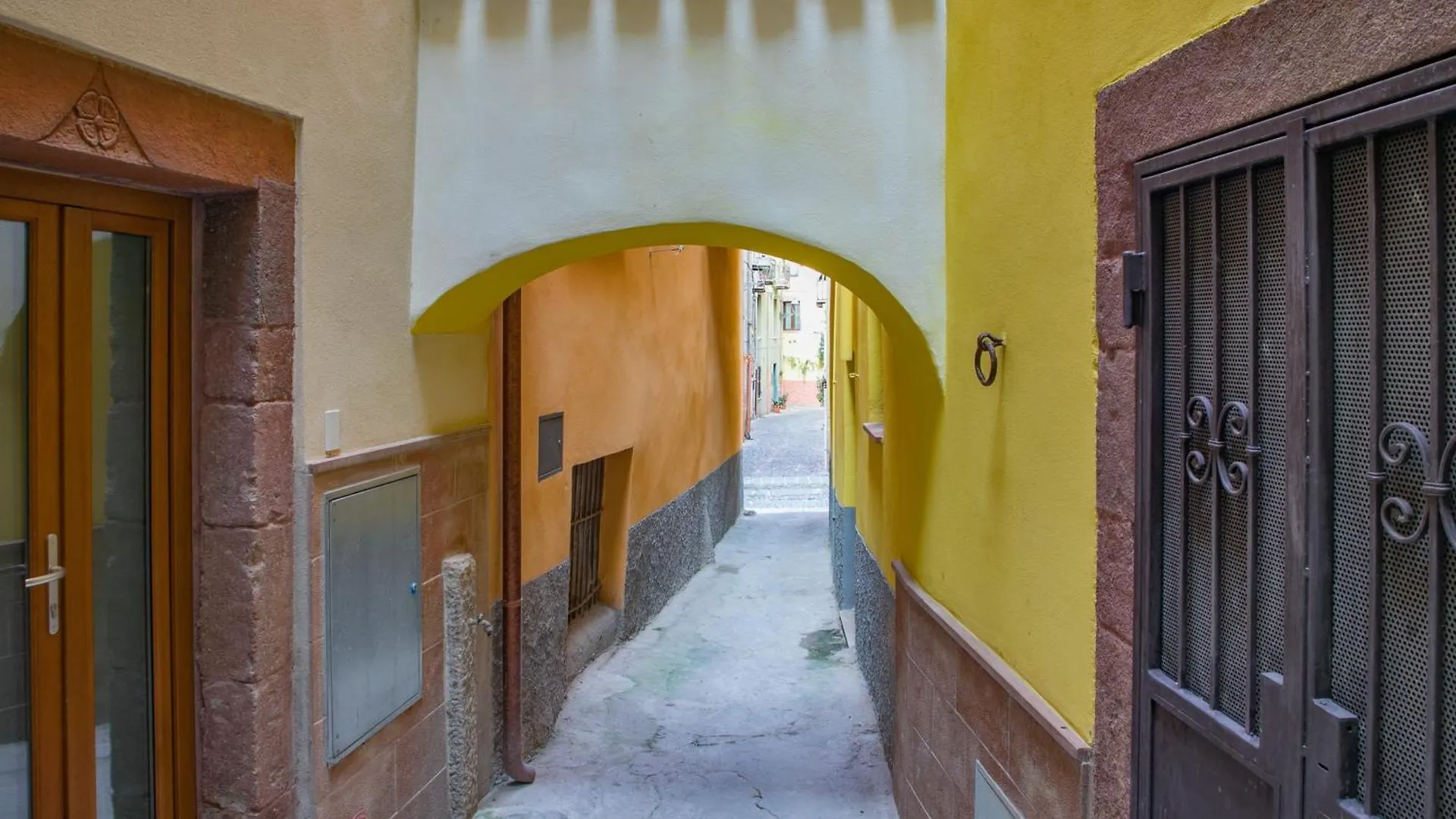 Sardinian Gallery Fonte Bosa Italia
